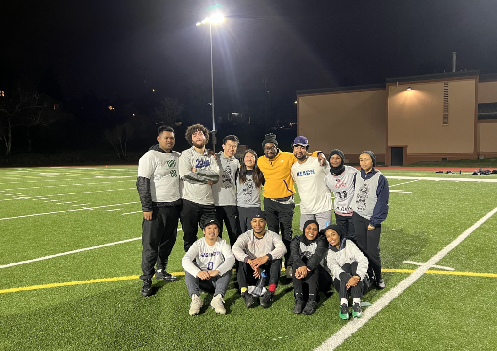 rainier beach high school alums pose for a team pic at an alumni scrimmage